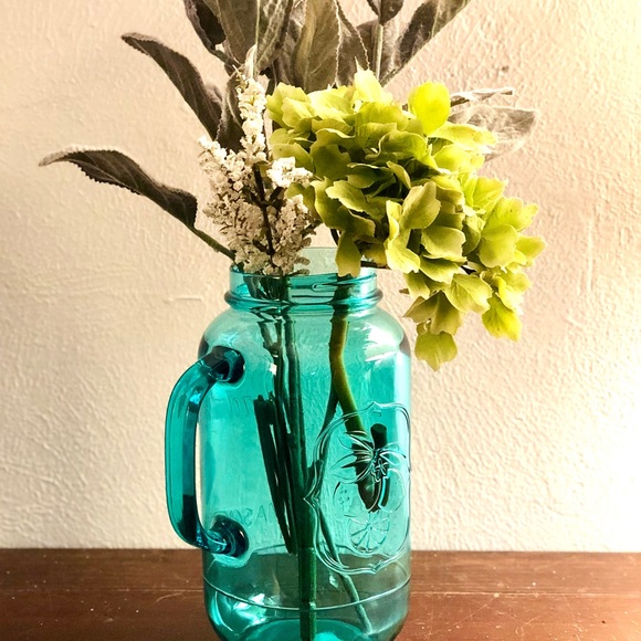 Teal plastic Aladdin pitcher - Picture 2 of 4